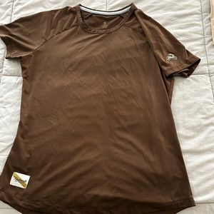 Tracksmith short sleeve session shirt. Size small, chocolate brown